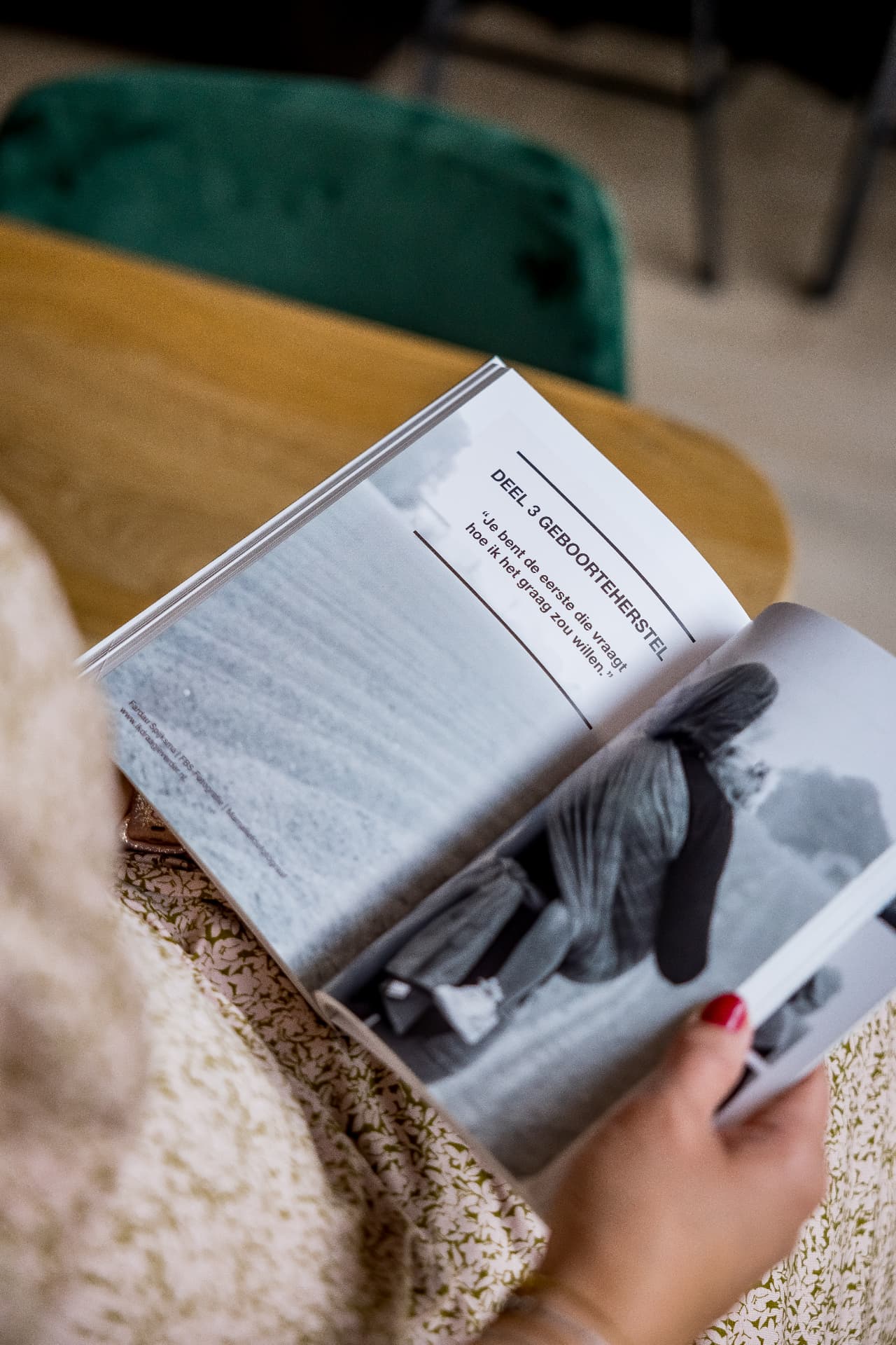 Het geboorteherstelboek van Mama Wijs, opengeslagen op het hoofdstuk geboorteherstel